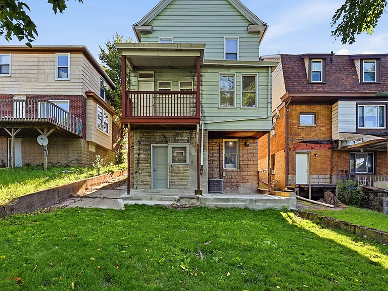 1642 Methyl St — Photo 32