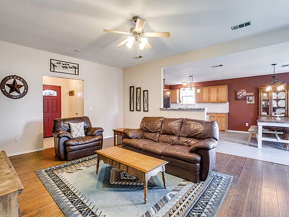 5th image of 1030 Hall Ct
