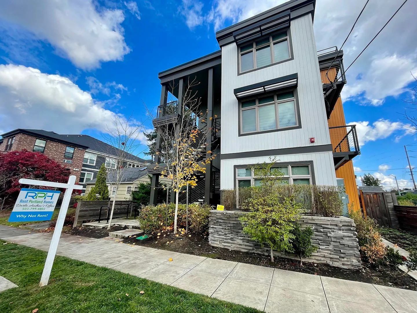 6822 N Greenwich Ave #308 photo 1
