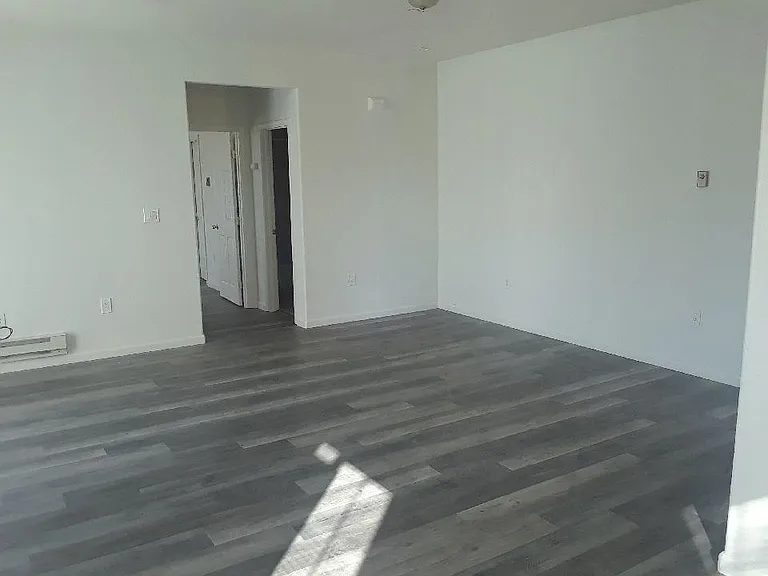 525 Parker Ave — Photo 5