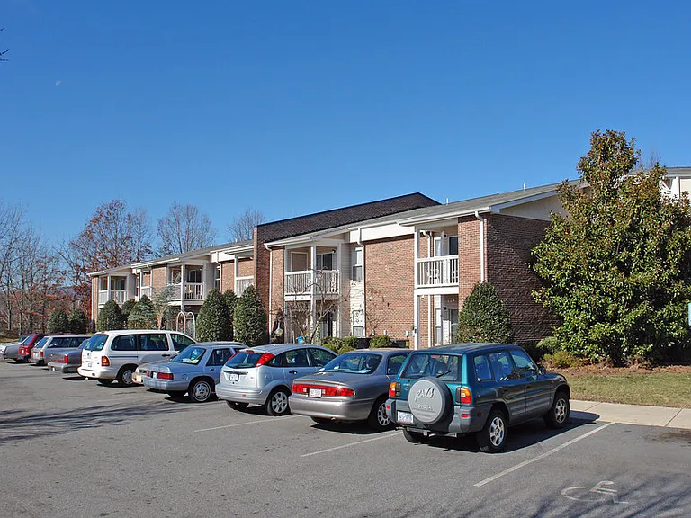 Overlook Apartments — Photo 6