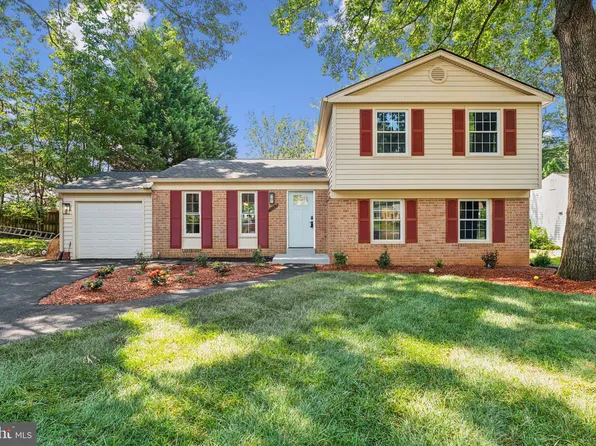 10449 Calumet Grove Dr, Fairfax, VA 22032