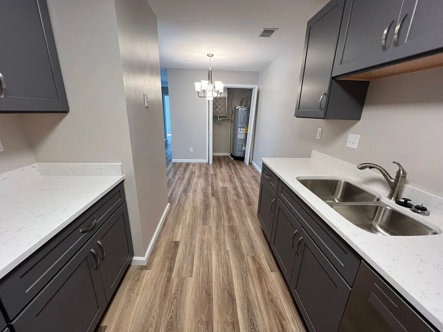 3-Bedroom, 2-Bathroom Apartment on Bloomington's Eastside — Photo 4
