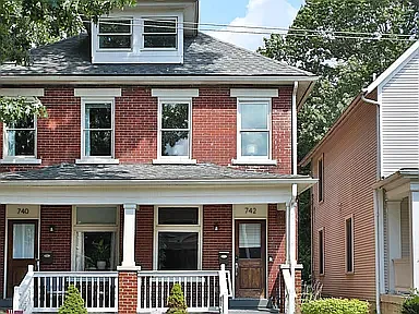 742 Oakwood Ave #742 — Photo 2