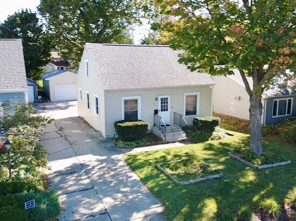 3827 C Ave NE, Cedar Rapids, IA 52402