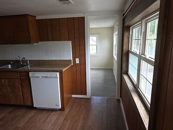 4th image of 304 N Main St #B
