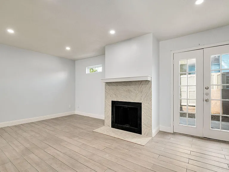 4624 San Jacinto St #B — Photo 7