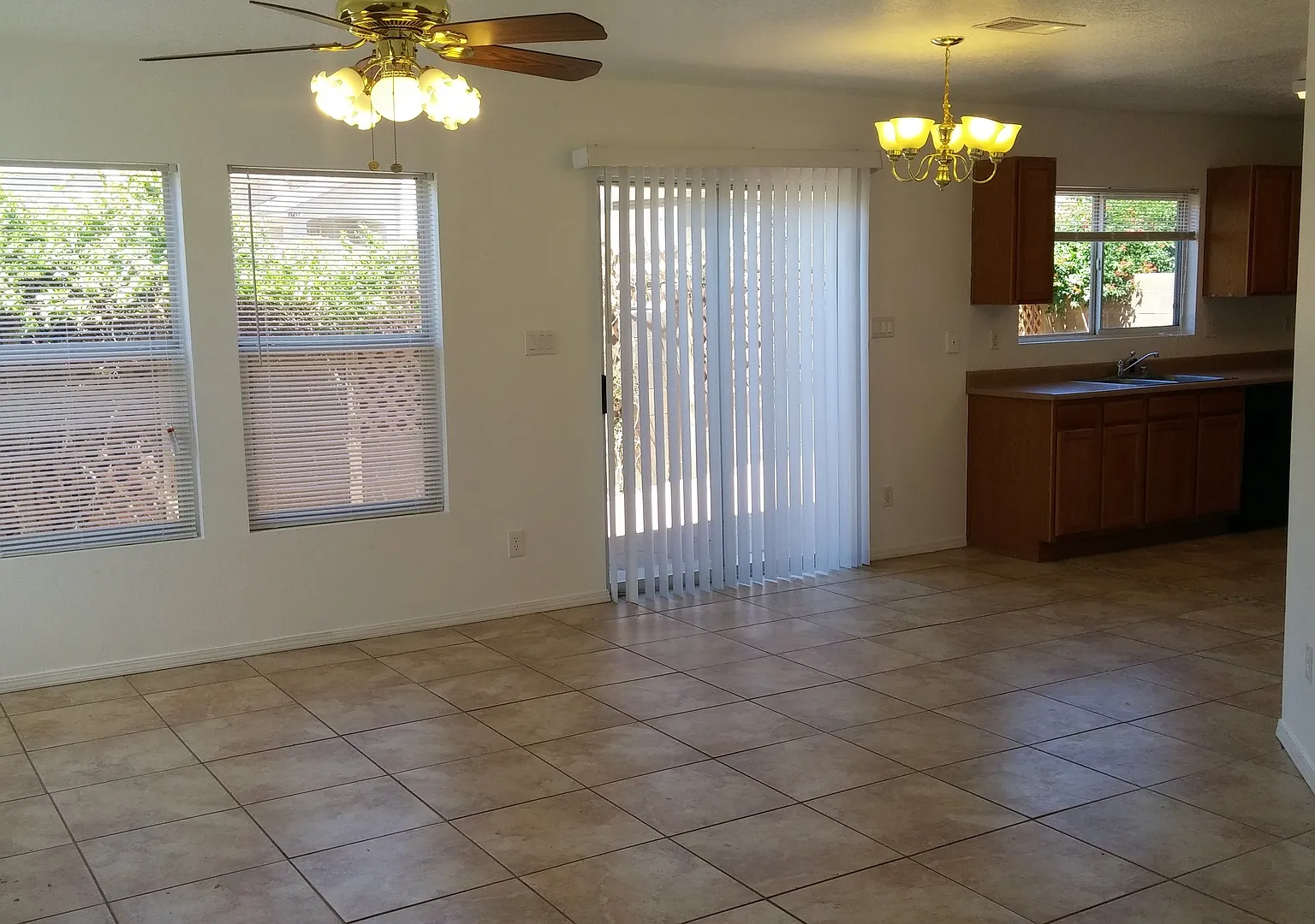 Great 3br/2.5 Bath 1350 Sqft Home In Ne Heights Coming Soon — Photo 3