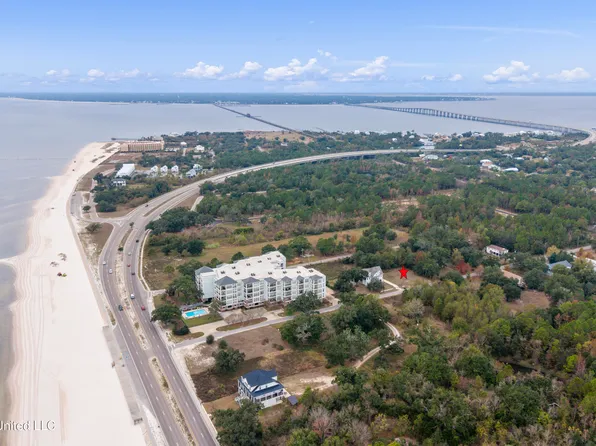 131 Boisdore Ave, Pass Christian, MS 39571