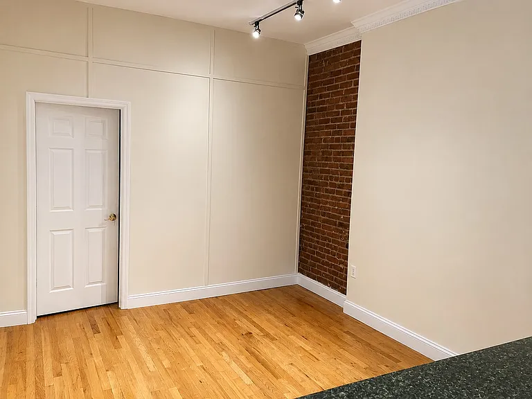 235 E 13th St #1K — Photo 9