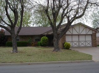 1008 Castle Dr, Weatherford, OK 73096