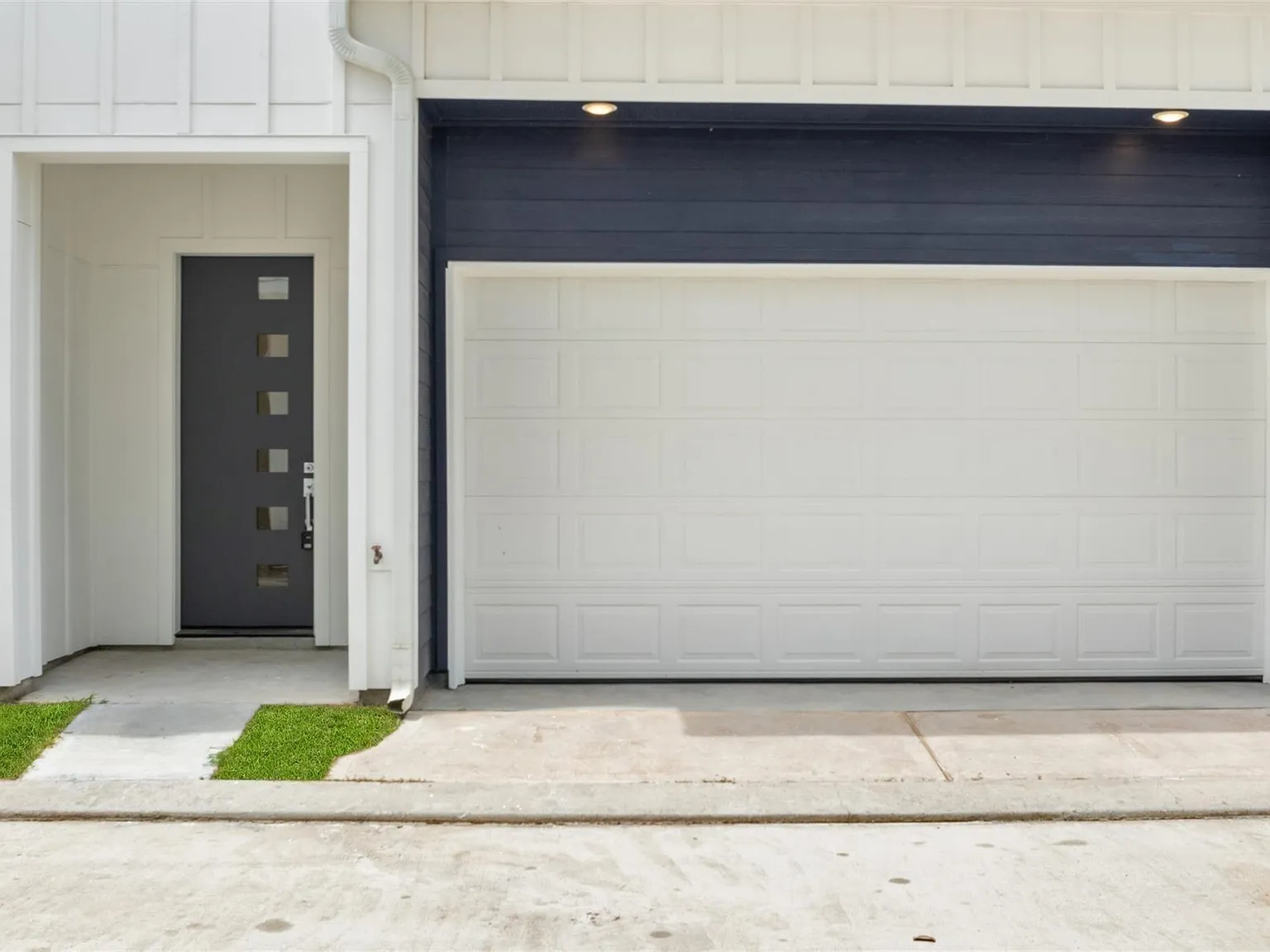 3 bed, 3.5 bath, 2524 sqft, $3,000 — Photo 2
