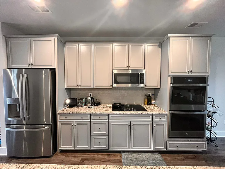 933 Salamander St #B — Photo 4