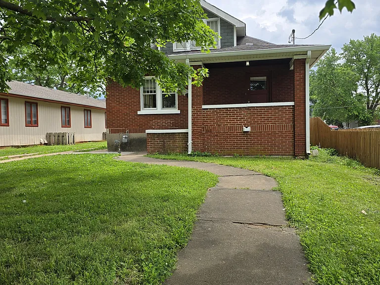616 E Harrison St — Photo 3