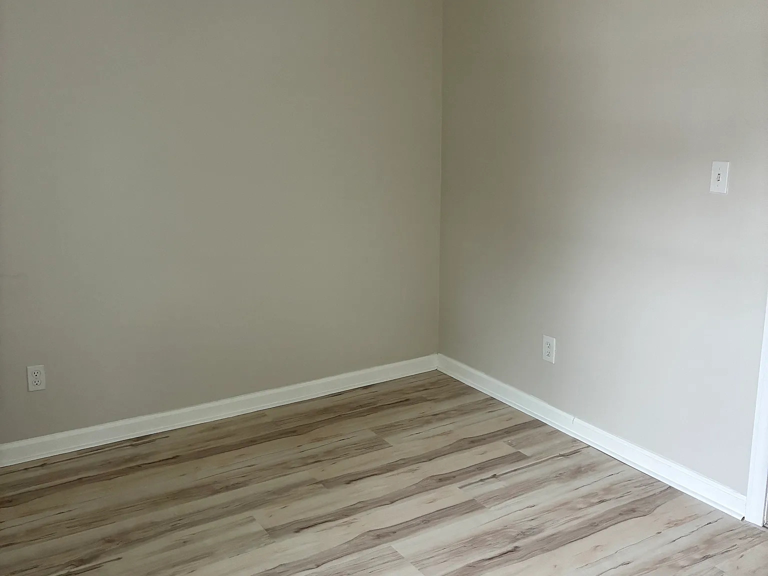 107 Dewey St — Photo 3