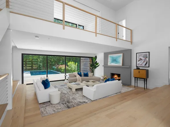 2 Wagon Ln, East Hampton, NY 11937