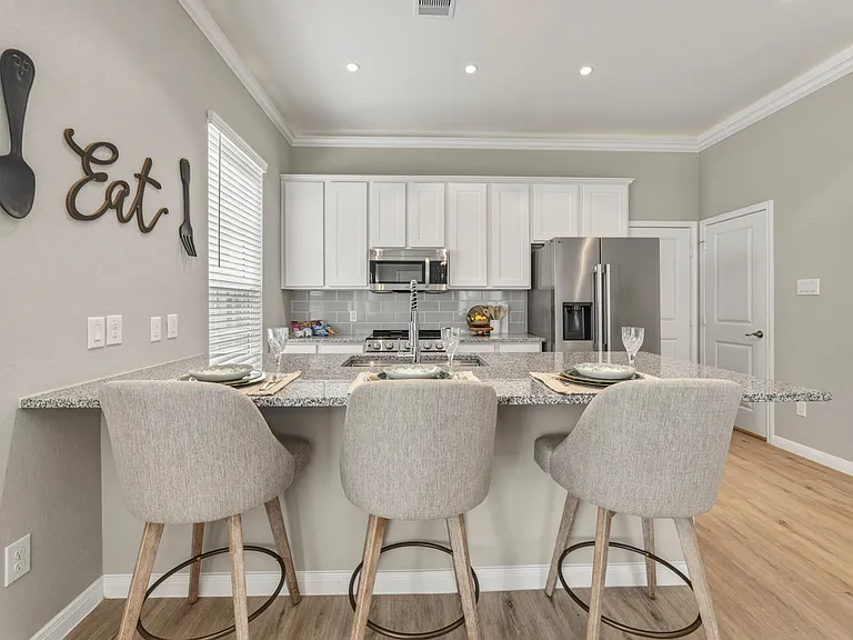 Kitchen with Stainless Steel Appliances and Breakfast Bar (Plan 4201)