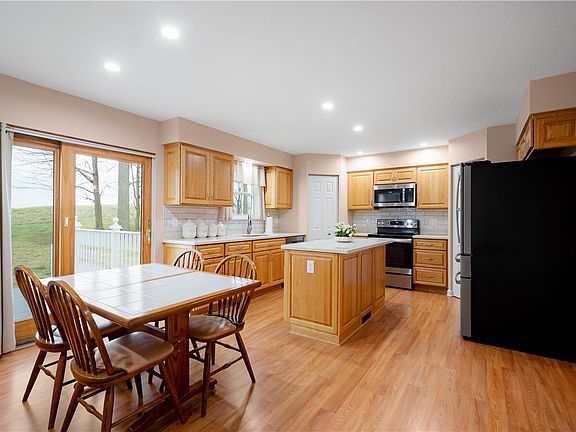 5th image of 409 Snowberry Ln