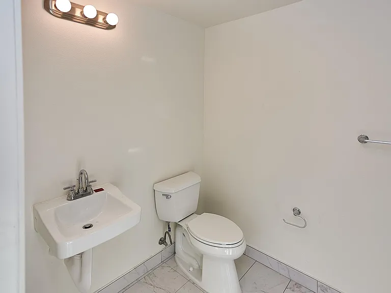 407 N Ardmore Ave #201 — Photo 9