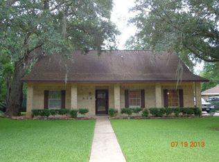336 Linden Ln, Lake Jackson, TX 77566