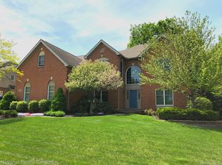 25627 Hillsdale Dr, Novi, MI 48374