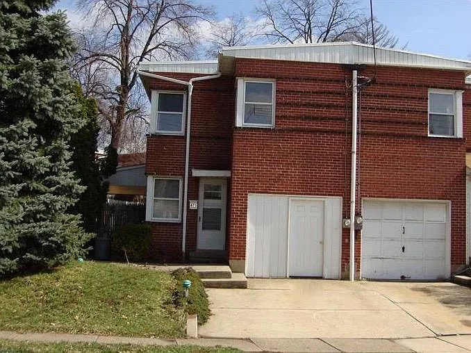 470 Farmington Ave photo 1