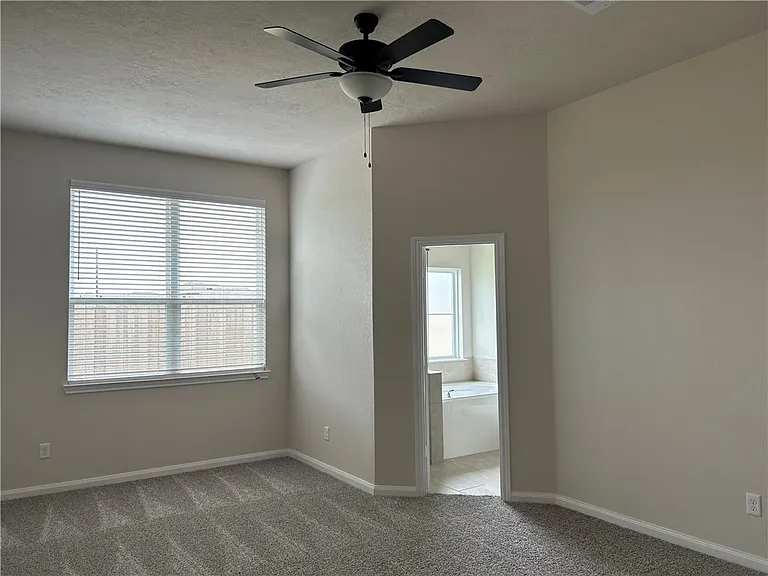 2204 Johnny Lyon Ct — Photo 6