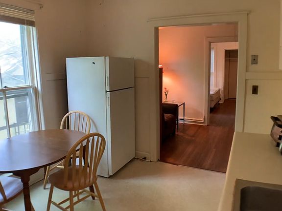 3rd image of 105 Dewitt Pl #5