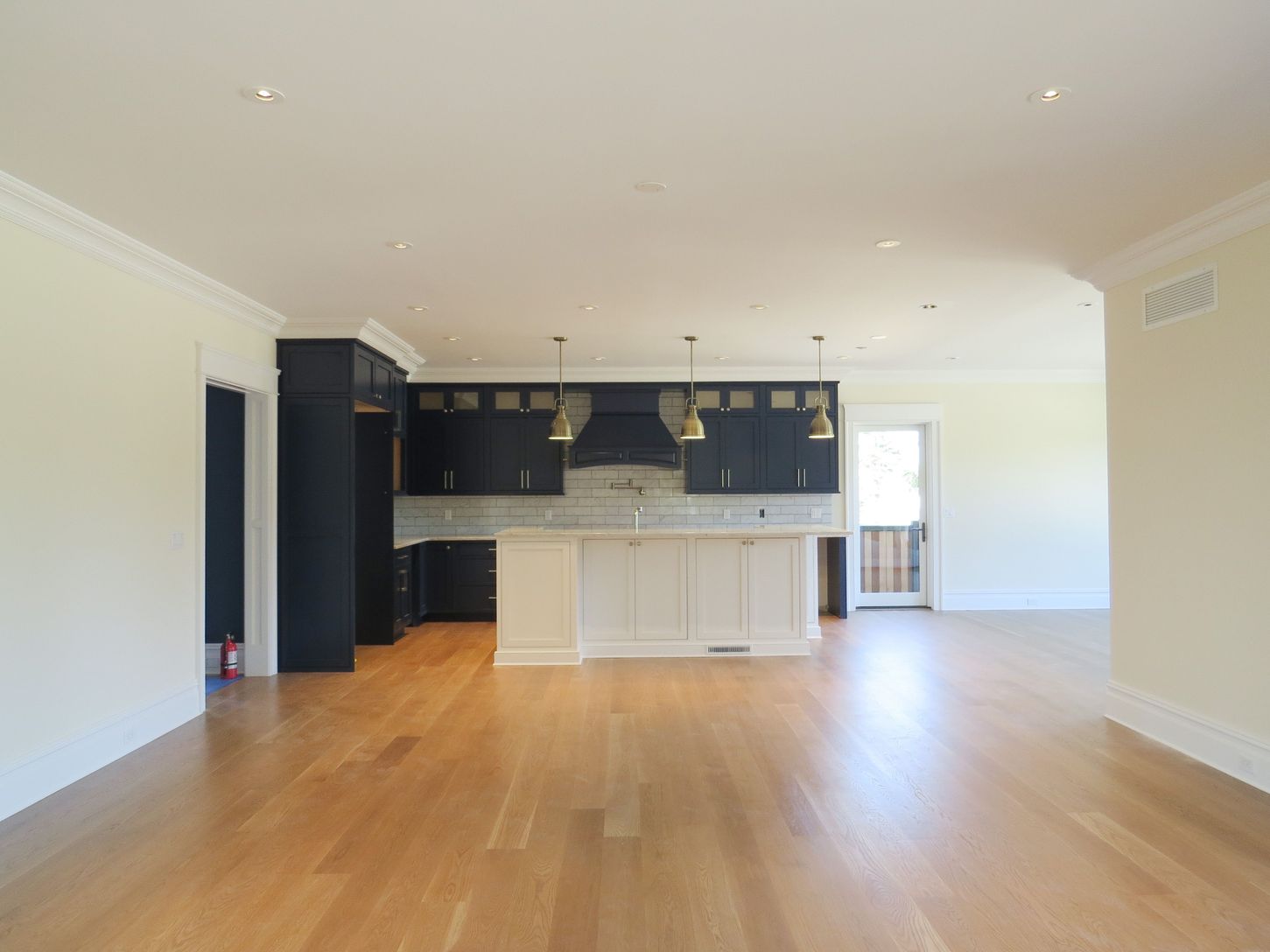  Open Kitchen with Center Island