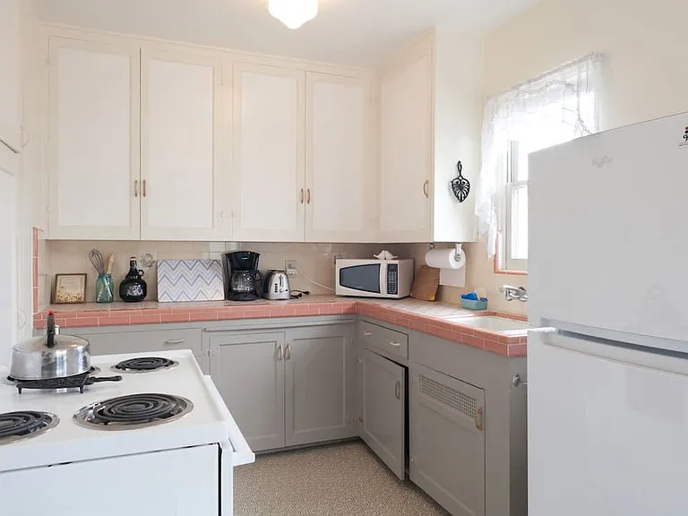2963 Hawthorn St #1 — Photo 6