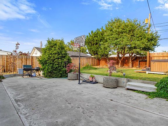 4th image of 610 Birch Ave