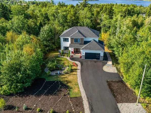 456 Magenta Dr, Middle Sackville, NS B4E 0M7
