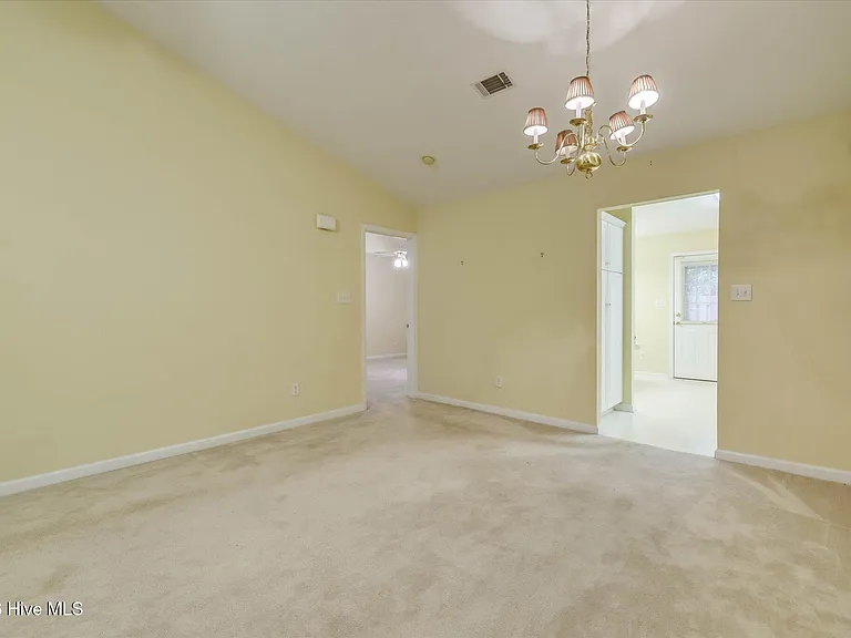 301 Beech Ln — Photo 10