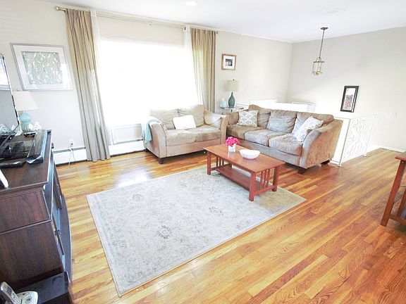 2nd image of 37 Foxwood Dr