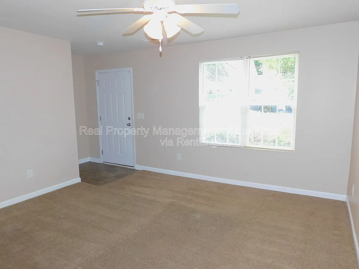 Building Photo - 3916 Mountainridge Dr