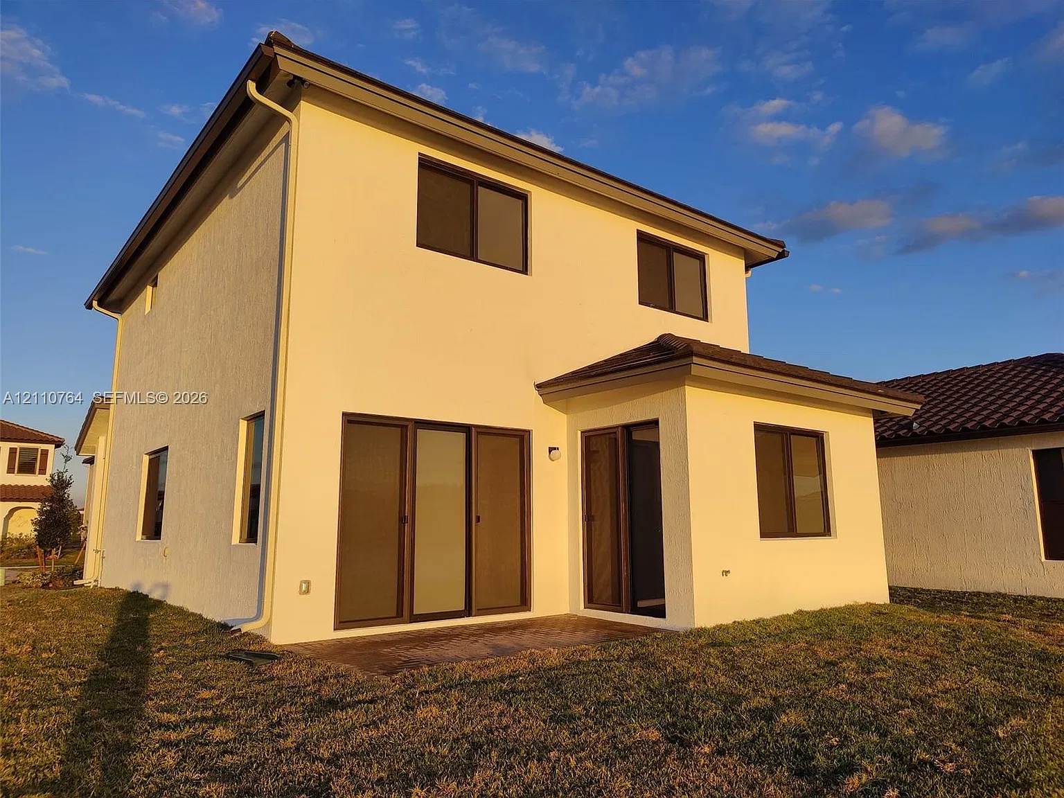 3 bed, 2.5 bath, $2,300 — Photo 4