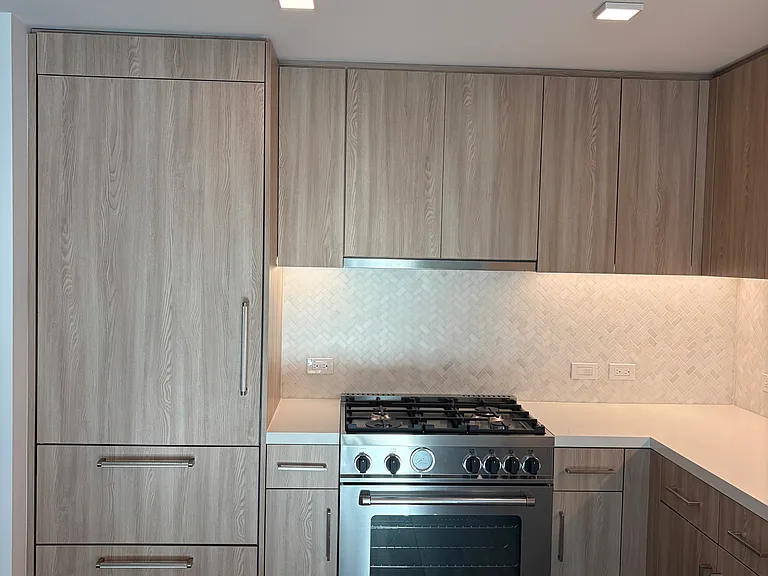 1288 Howard St #504 — Photo 4