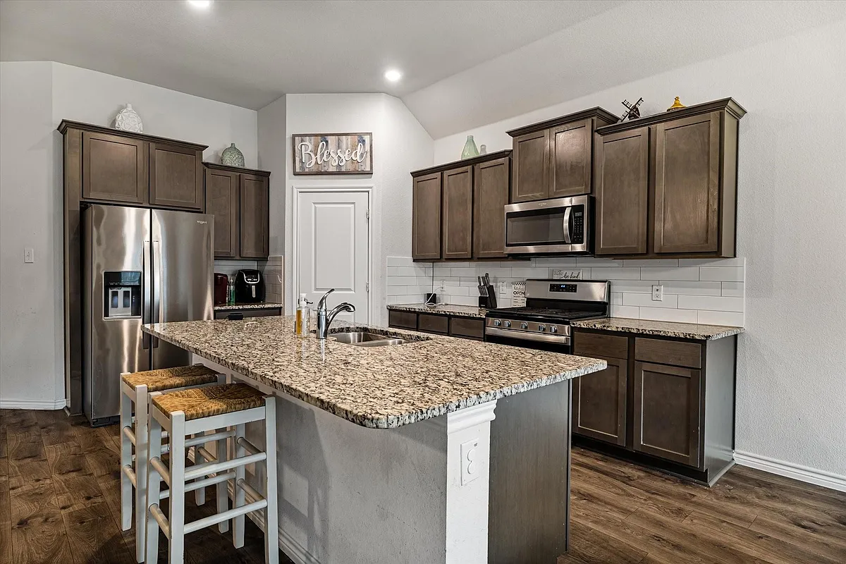 Building Photo - 712 Rawhide Way