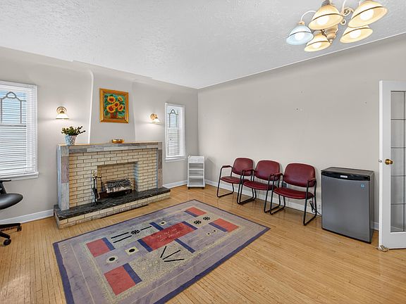 4th image of 11010 106th St NW