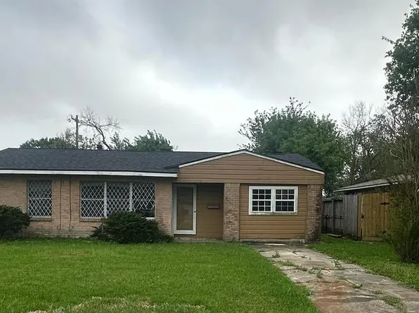 2001 15th Avenue N, Texas City, TX 77590