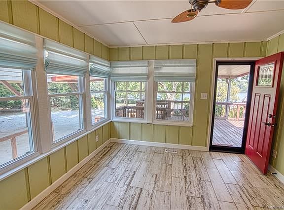 5th image of 102 Cathy St
