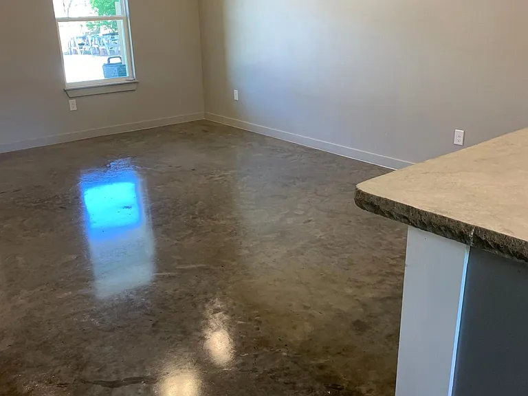 701 Dave Ln — Photo 3