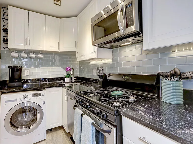 828 D St SE #1 — Photo 1