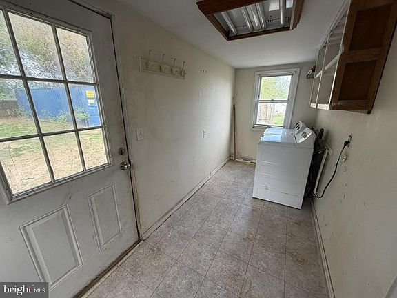 4th image of 38 Hilldale Rd