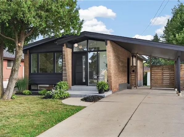 104 Sanatorium Rd, Hamilton, ON L9C 1Y5