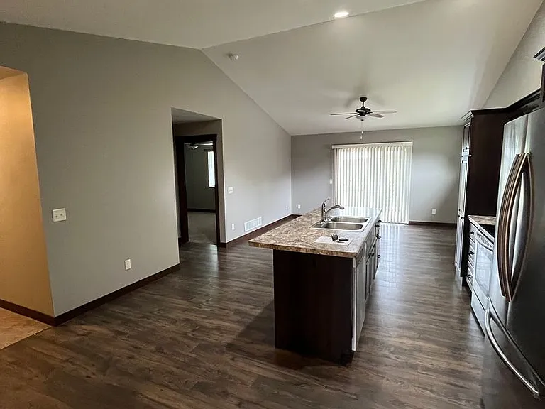 3302 White Oak Ln — Photo 2