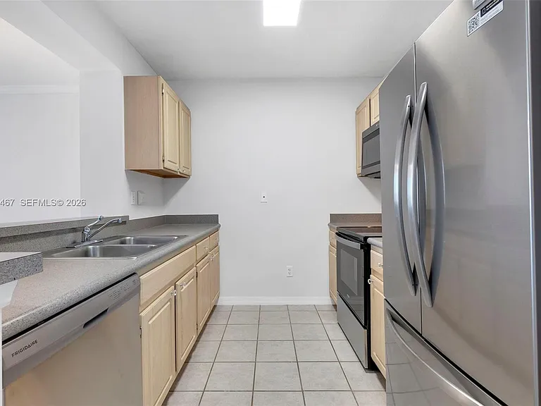 2665 SW 37th Ave #301 — Photo 7