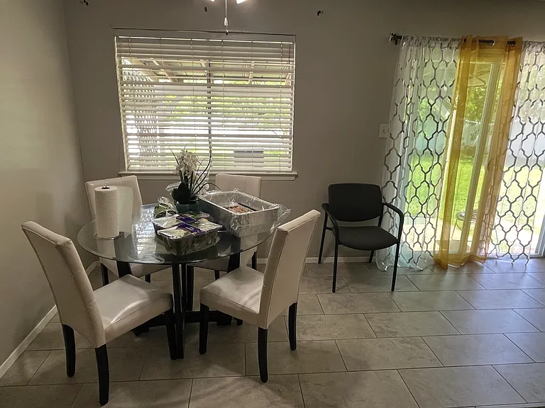 801 Cactus Dr — Photo 3