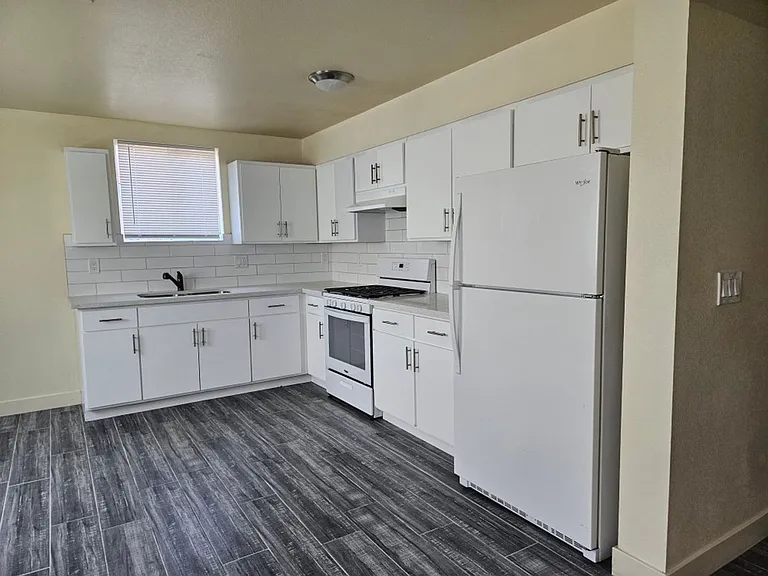 441 1/2 W 71st St — Photo 31