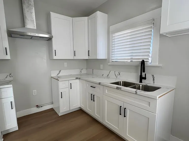 194 W 41st Pl #11A — Photo 2